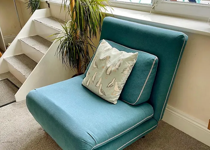 Scarborough Penthouse, Private Balcony, Superb Views, Lift, Reserved Free Parking
