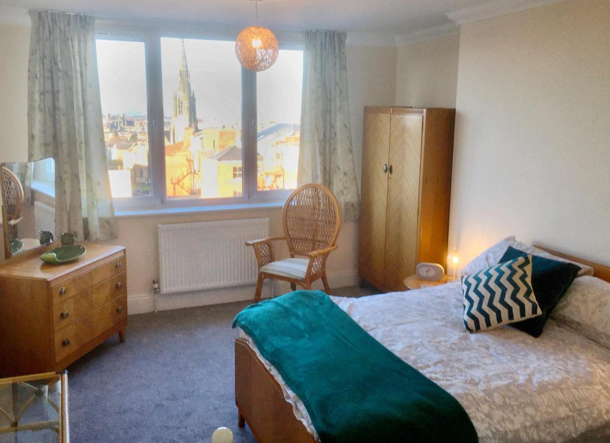 Penthouse, Private Balcony, Superb Views, Lift, Reserved Free Parking Appartement *