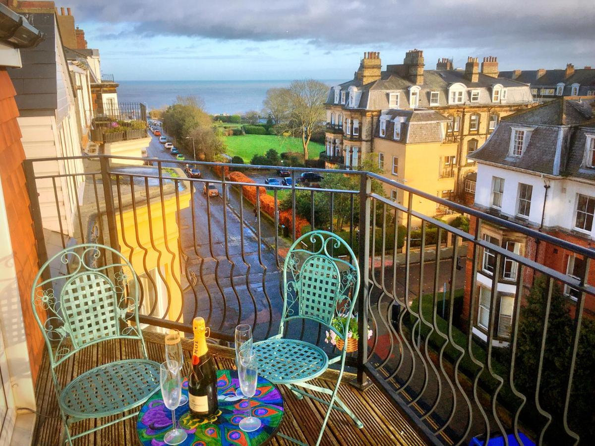 Penthouse, Private Balcony, Superb Views, Lift, Reserved Free Parking Appartement