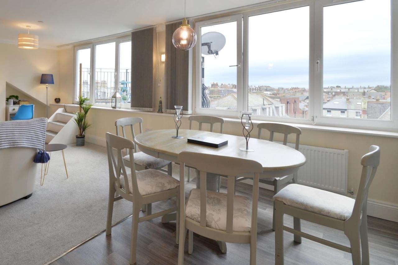 Penthouse, Private Balcony, Superb Views, Lift, Reserved Free Parking