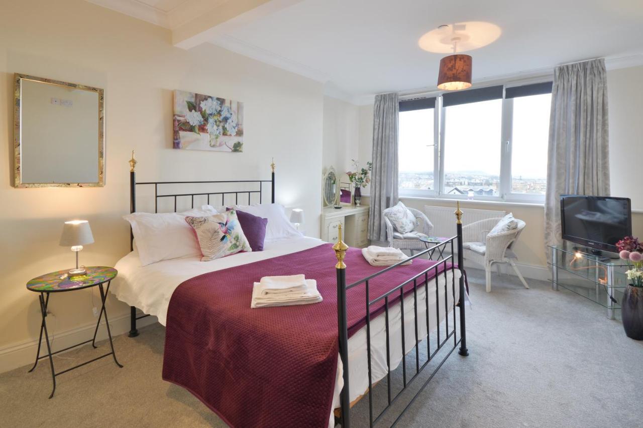 Penthouse, Private Balcony, Superb Views, Lift, Reserved Free Parking Scarborough