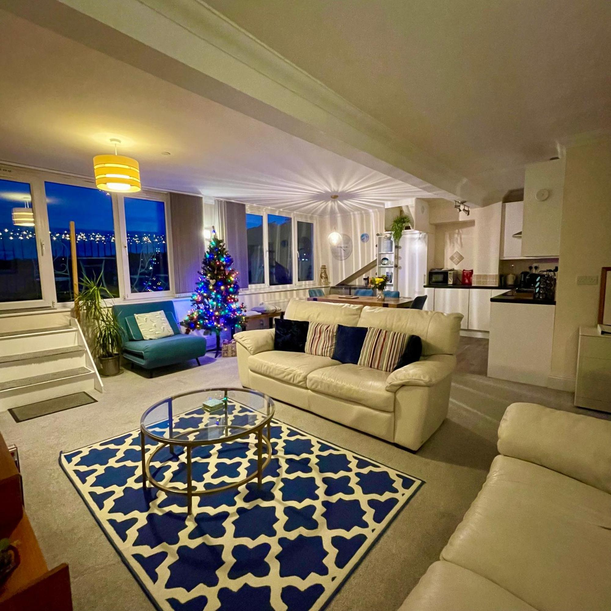 Penthouse, Private Balcony, Superb Views, Lift, Reserved Free Parking Apartamento Scarborough